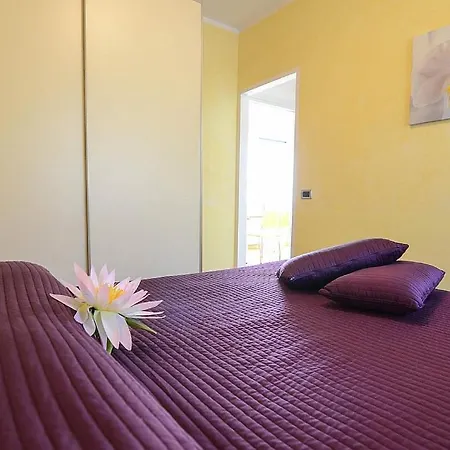 Sleeps 4 Air Con Wifi 아파트 *